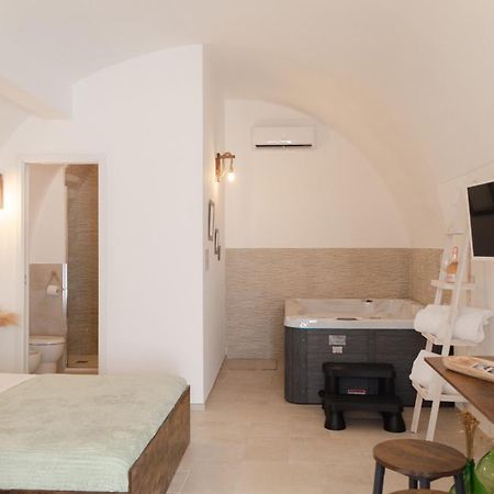 Aca Suite Luxury With Jacuzzi Adelfia Экстерьер фото