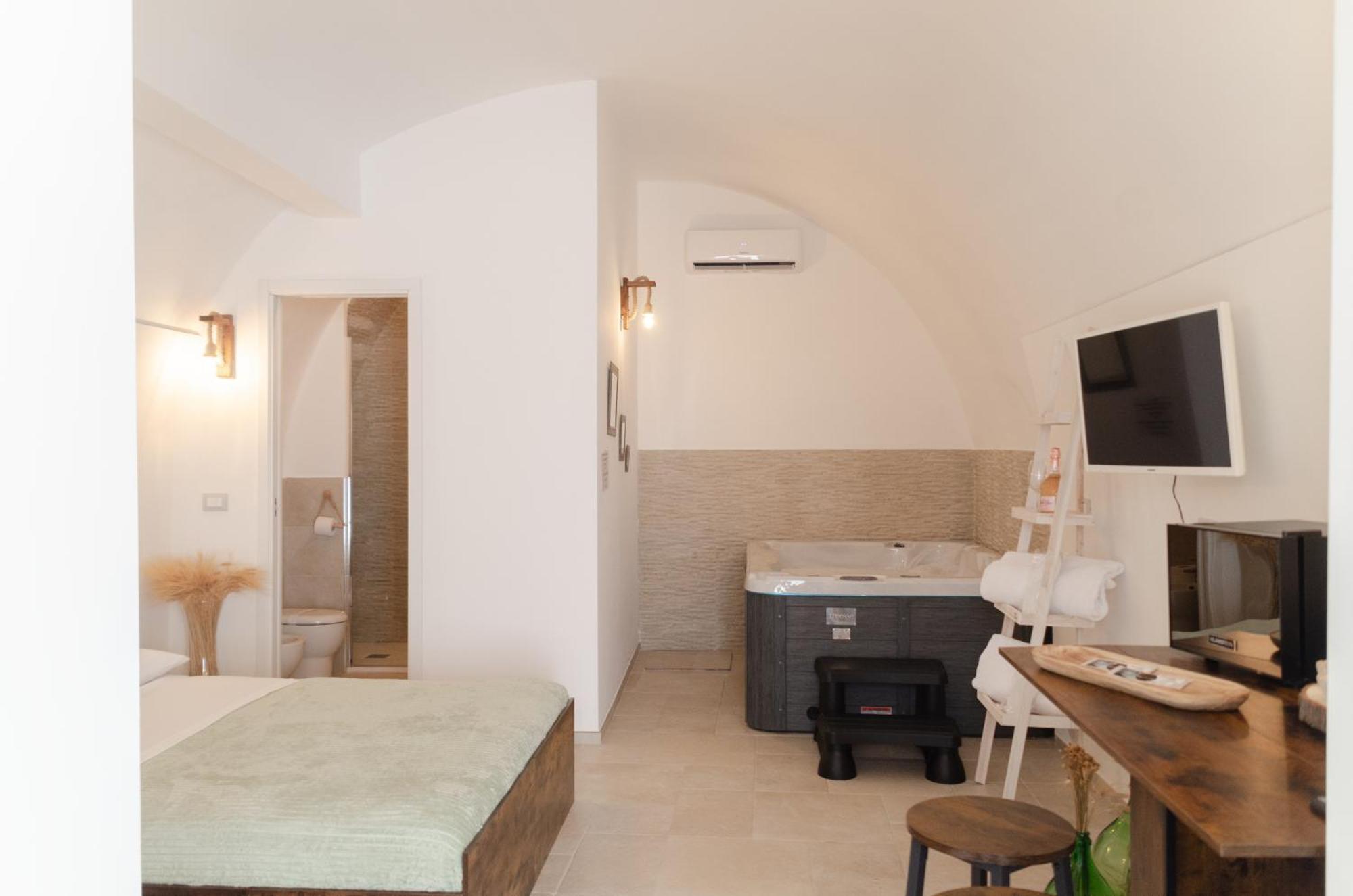 Aca Suite Luxury With Jacuzzi Adelfia Экстерьер фото